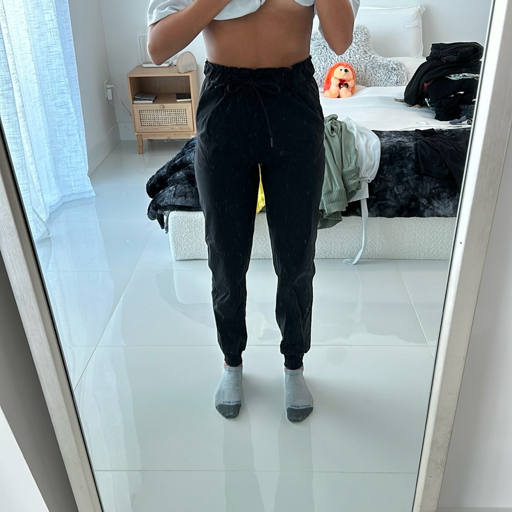 Lululemon dancer joggers size 4